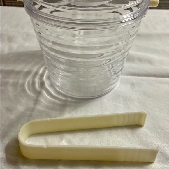Vintage MCM Plastic Ribbed Ice Bucket w Cream Handle and Tongs EVC. - Picture 6 of 11